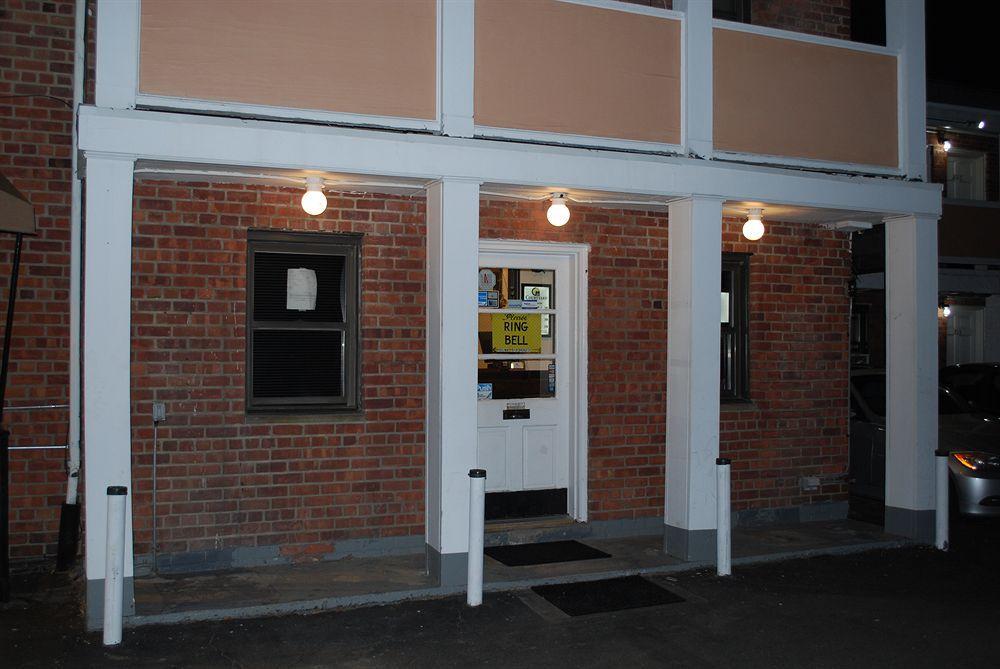 Central Motel Courtyard White Plains Exteriör bild