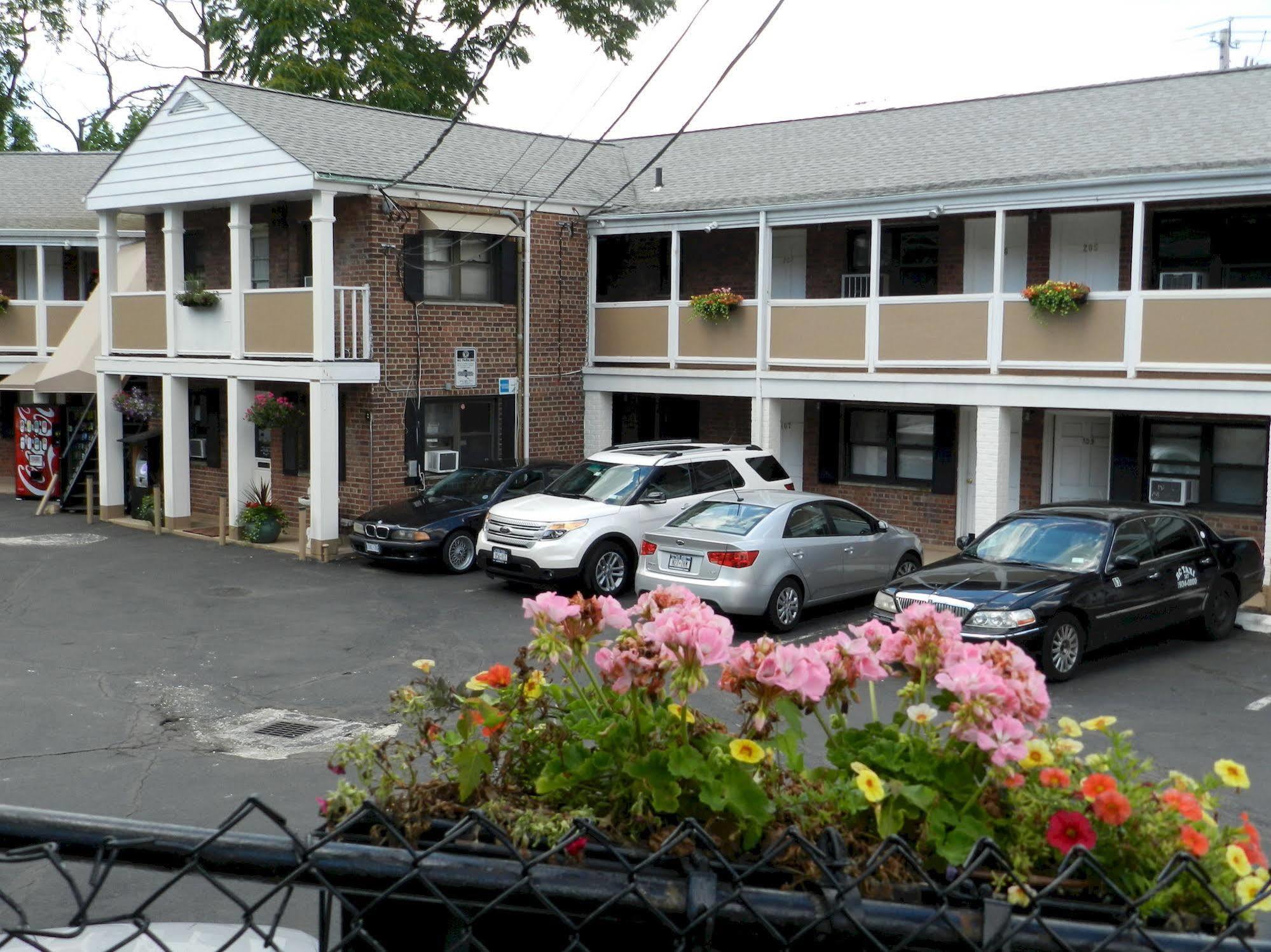 Central Motel Courtyard White Plains Exteriör bild
