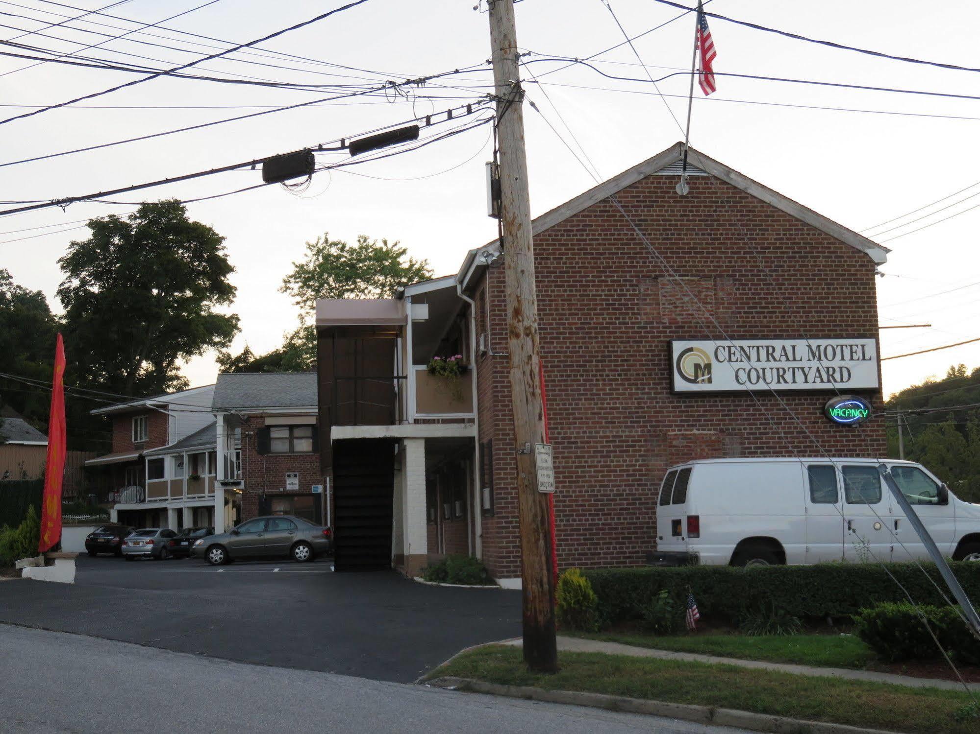 Central Motel Courtyard White Plains Exteriör bild