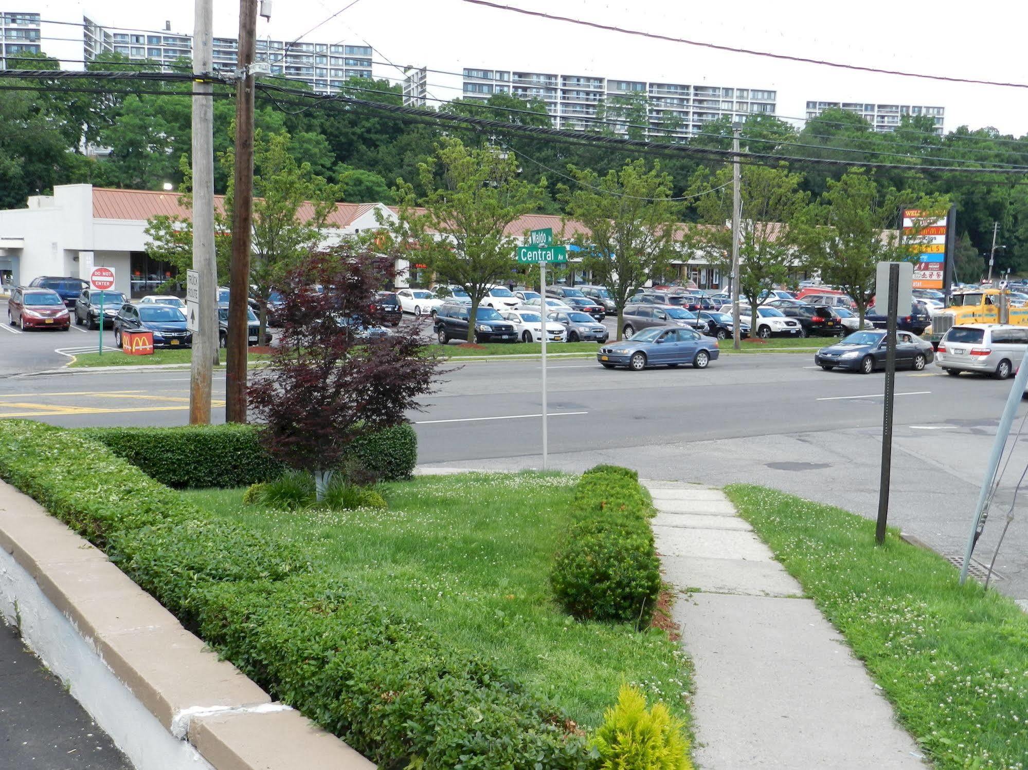 Central Motel Courtyard White Plains Exteriör bild