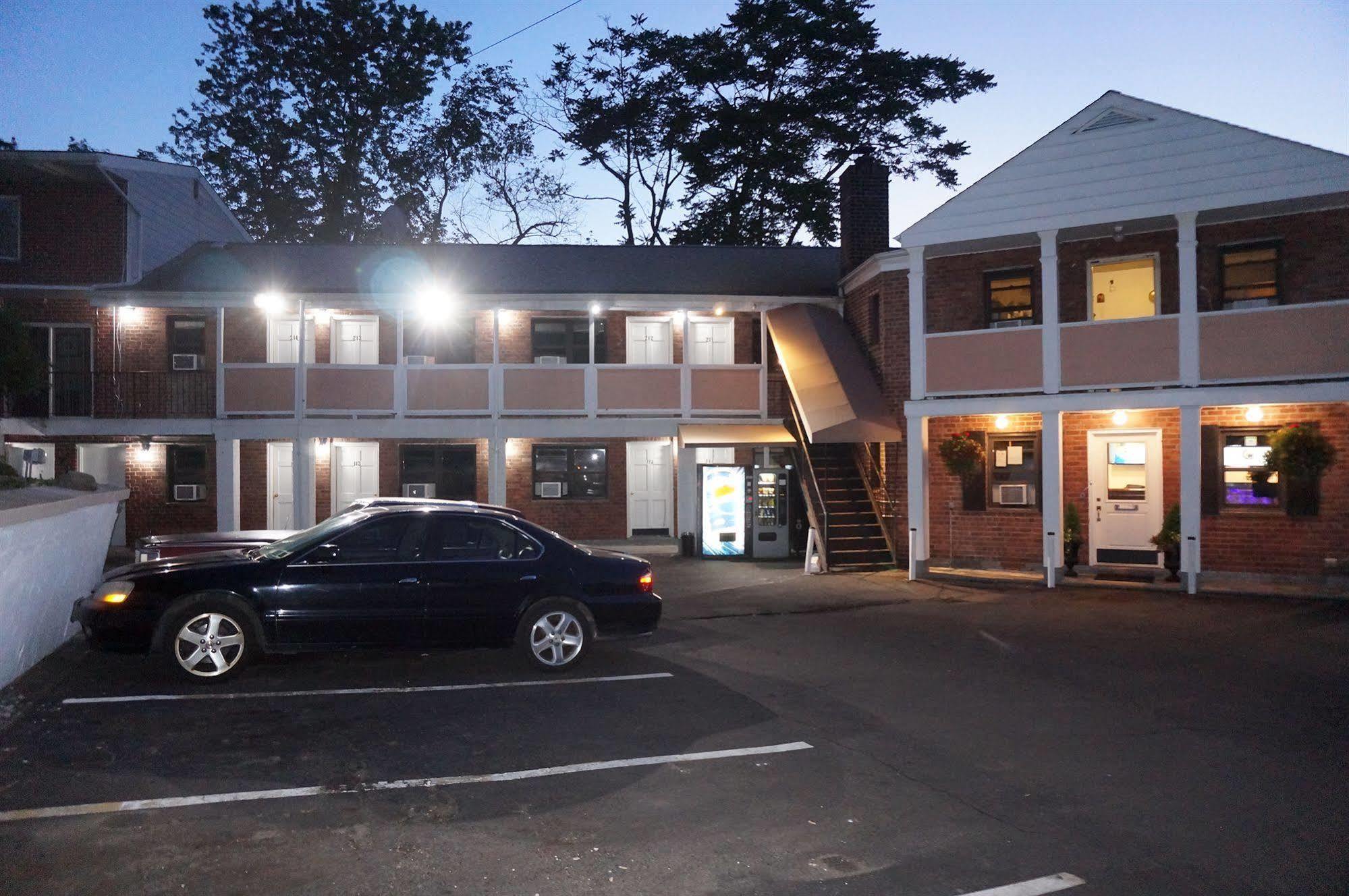 Central Motel Courtyard White Plains Exteriör bild