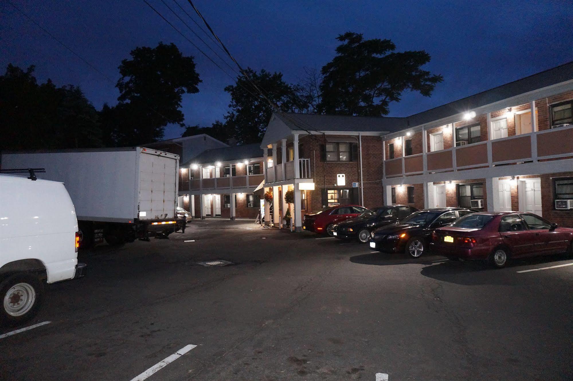 Central Motel Courtyard White Plains Exteriör bild